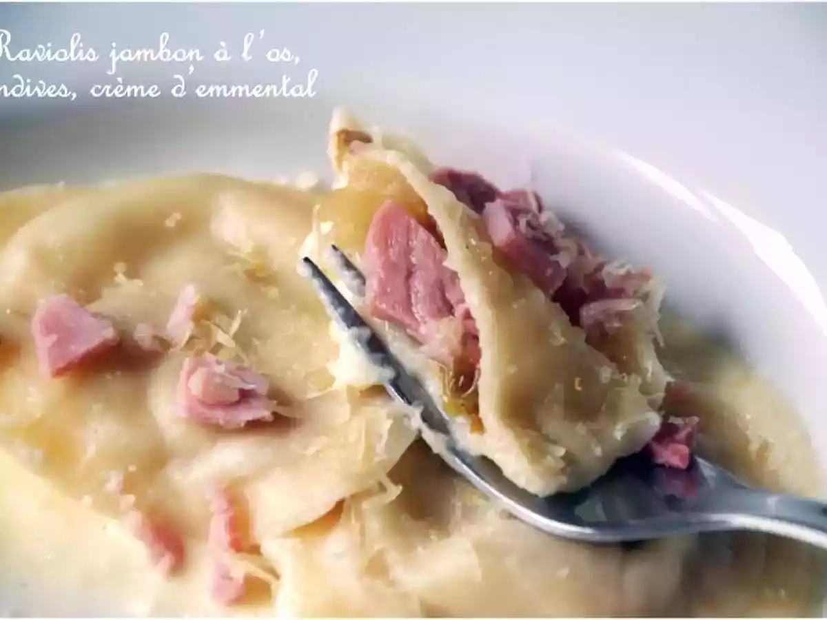 Raviolis de jambon blanc et compotée d'endives, crème d'emmental
