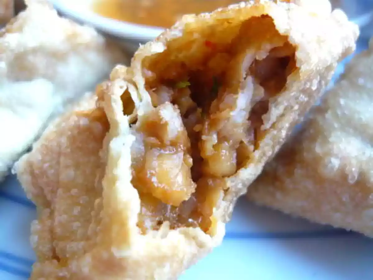 Raviolis de porc au curry et pâte de cacahuètes