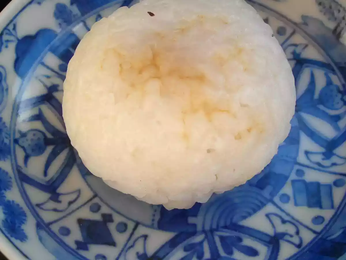 Repas japonais : soupe miso, sushis, maki sushis, egg roll, .... - photo 6