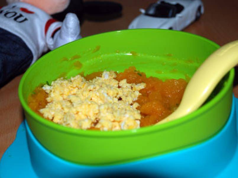 Repas pour bébé, purée de potiron et oeuf brouillé - A partir d'un an