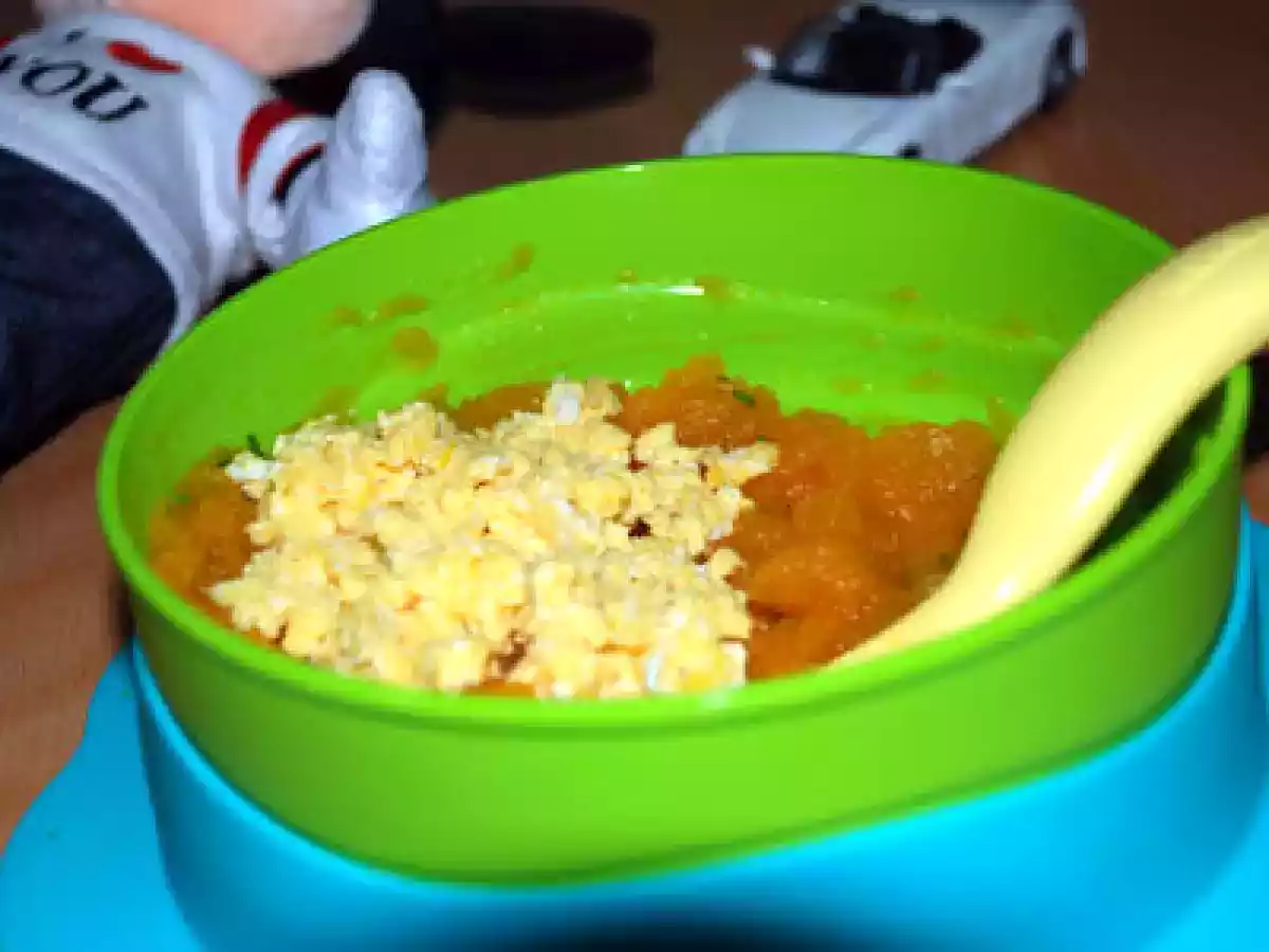 Repas pour bébé, purée de potiron et oeuf brouillé - A partir d'un an