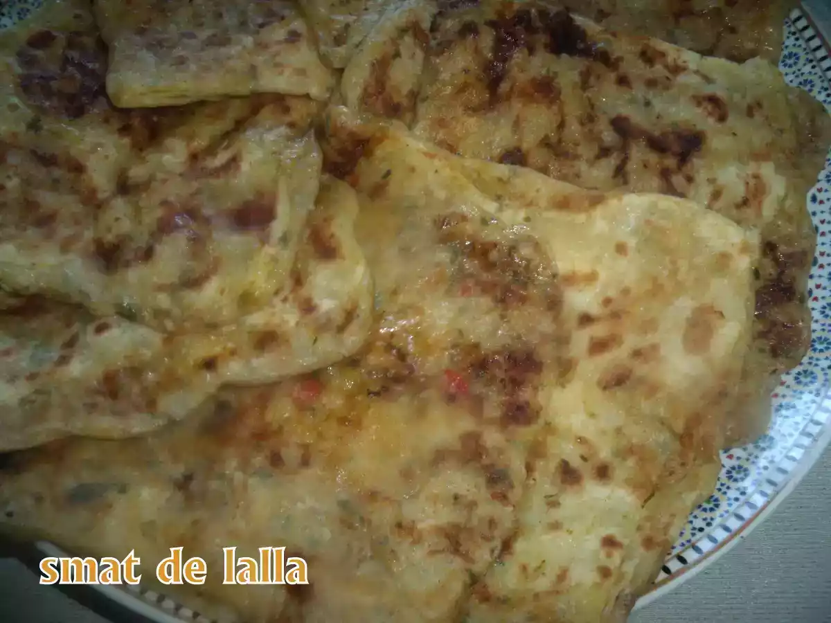RGHAIFS DIAL KHLII (CREPES MAROCAINE AU VIANDE SECHEE)