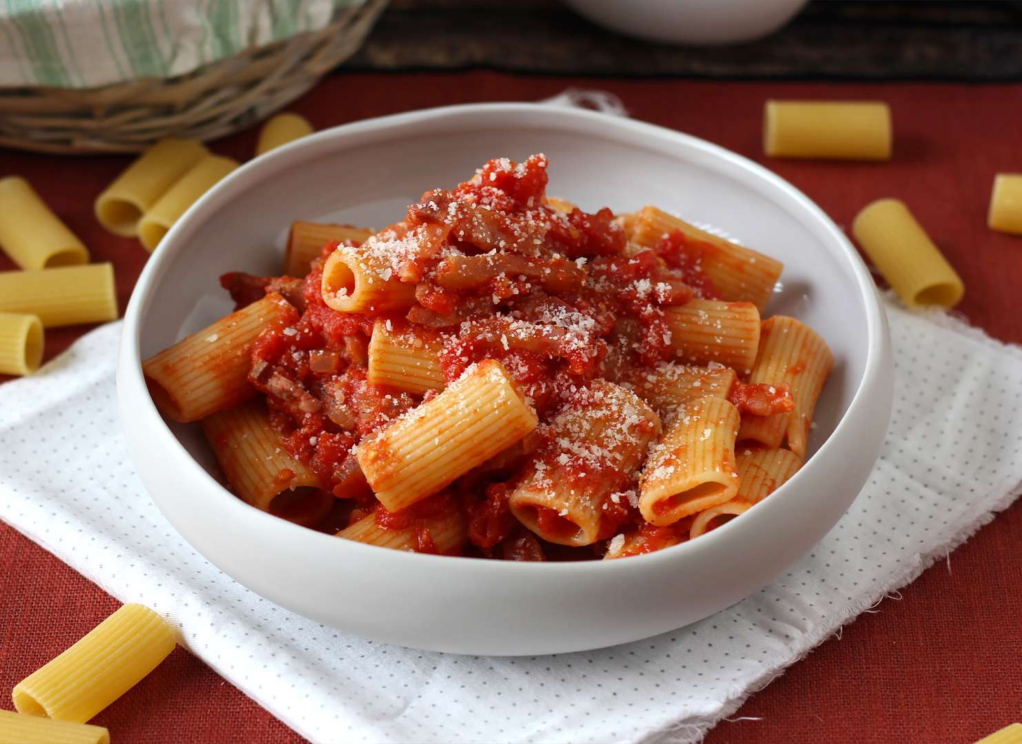 Rigatoni à l'amatriciana, la recette traditionnelle étape par étape