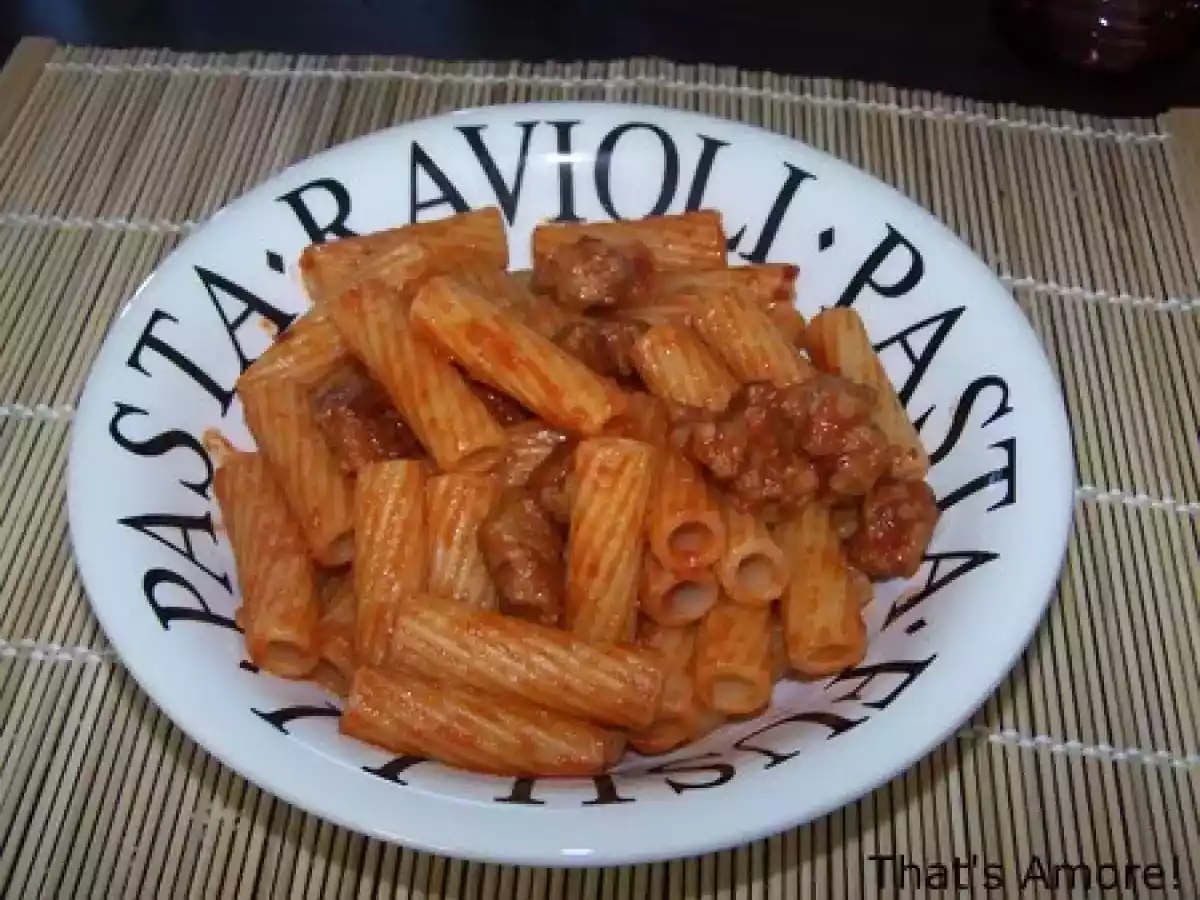 Rigatoni à la sauce tomate et saucisses