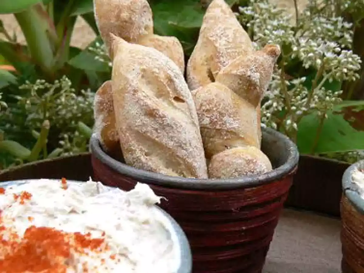 Rillettes légères de poisson au curry en verrines et pains miniatures . - photo 2