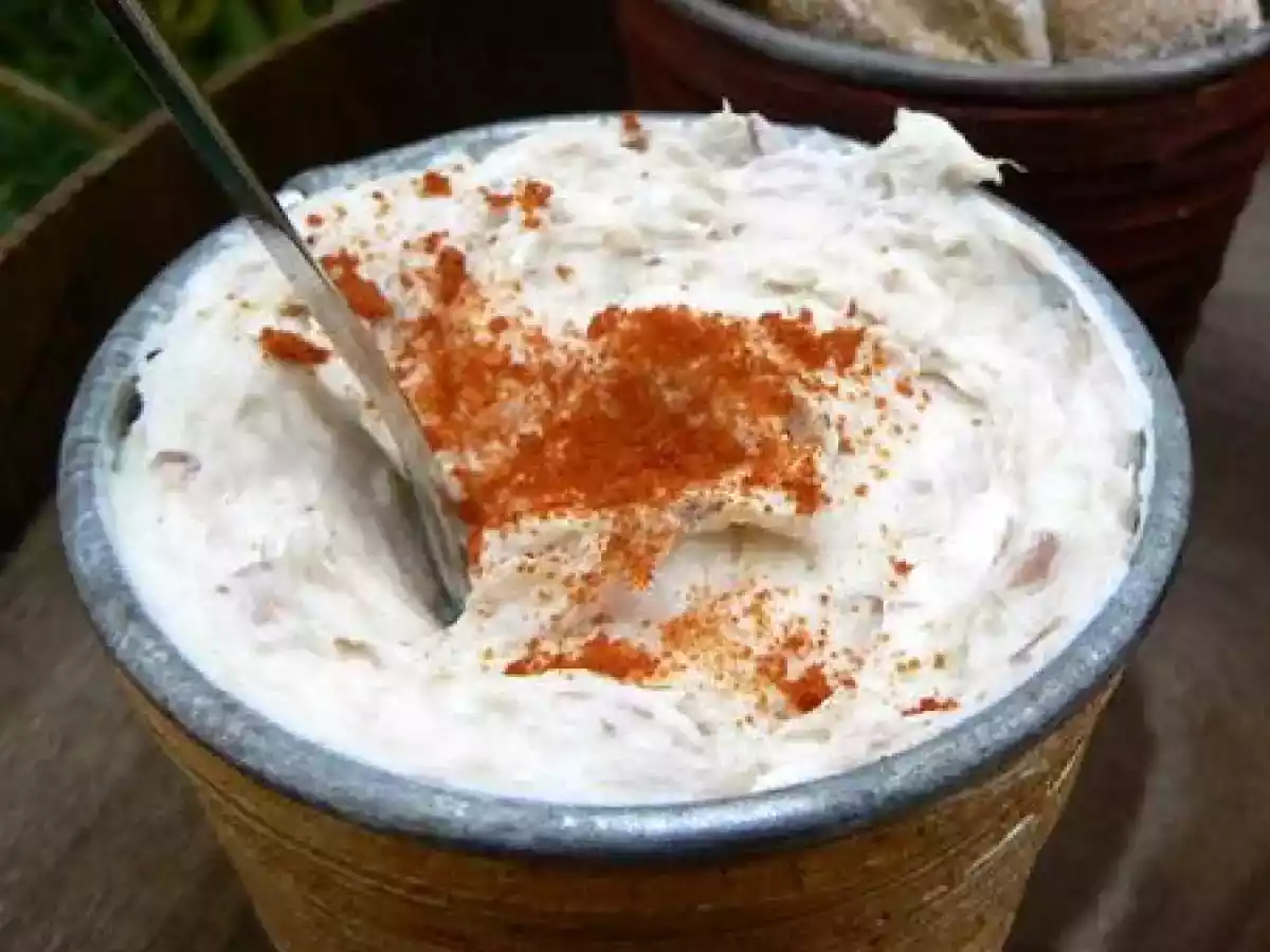 Rillettes légères de poisson au curry en verrines et pains miniatures . - photo 3