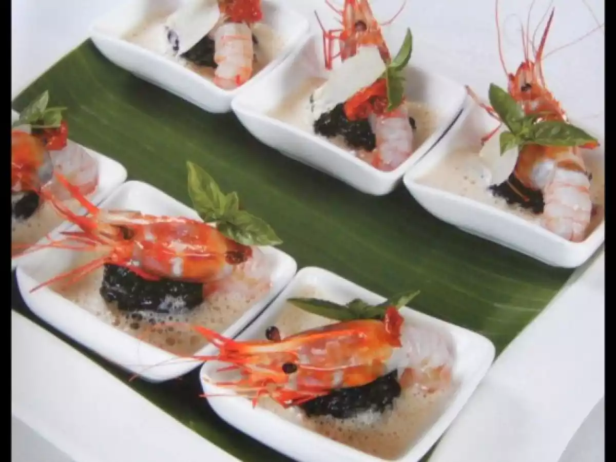 Risotto à l'encre de seiche et crevettes à la citronnelle