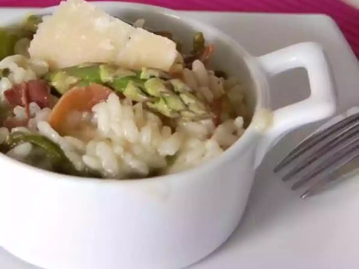 Risotto aux asperges, au prosciutto et à l'huile de truffe