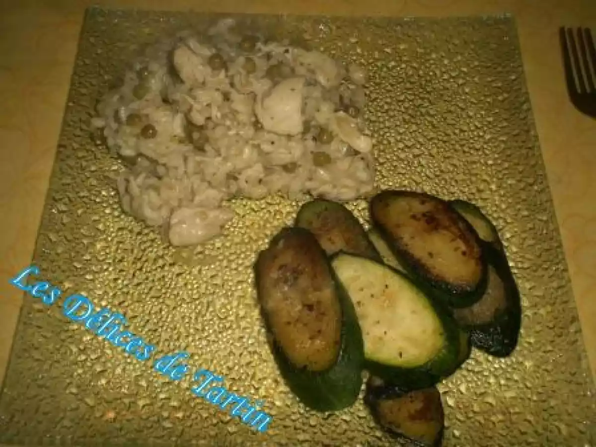 Risotto aux dés de poulet et petits pois, courgettes roties