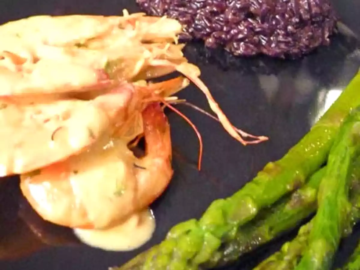 Risotto de riz vénéré, gambas et asperges poêlées