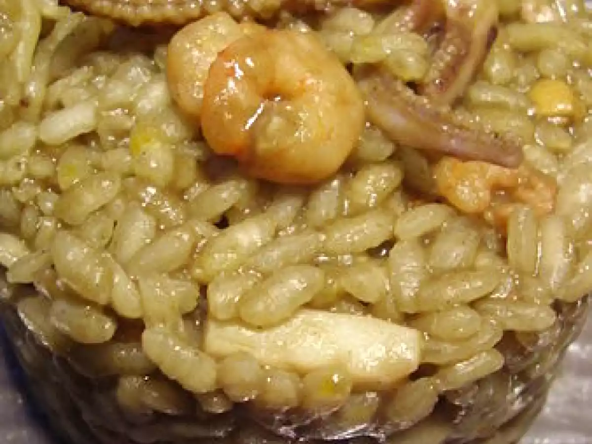 Riz aux fruits de mer et à l'encre de seiche.