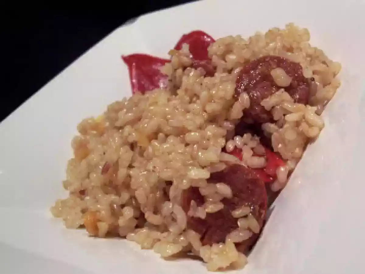 Riz petit poussin aux poivrons grillés et chorizo