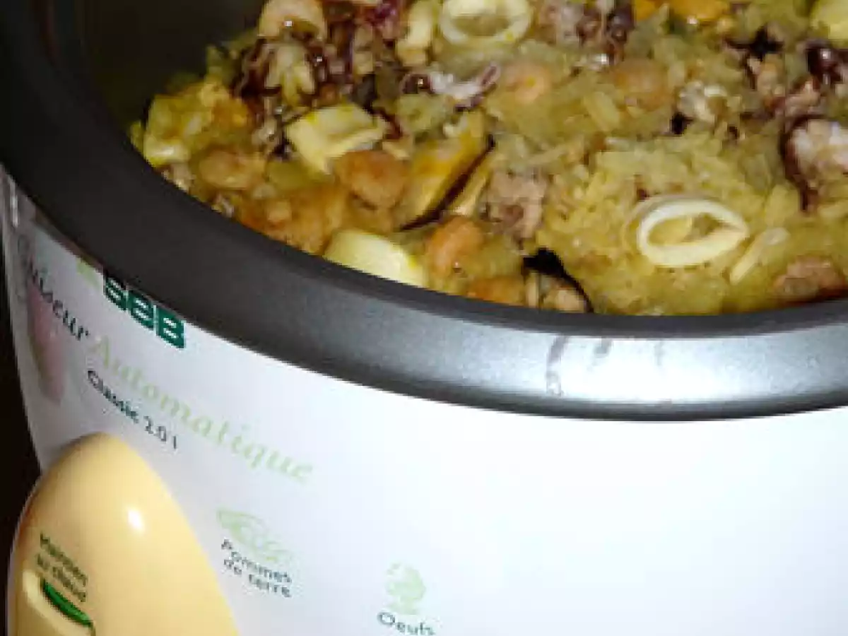 Riz safrané aux fruits de mer avec le rice cooker