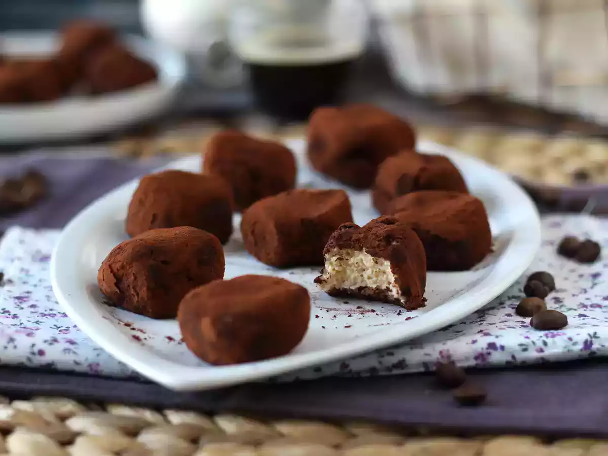 Rochers façon tiramisu, le dessert italien en mini portions parfait pour aller avec le café!