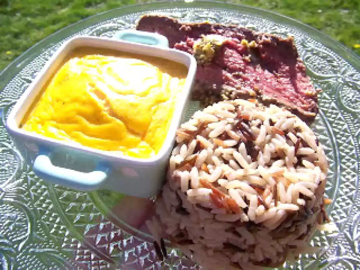 Rosbeef en croute d'herbes, flan de carottes et riz sauvage