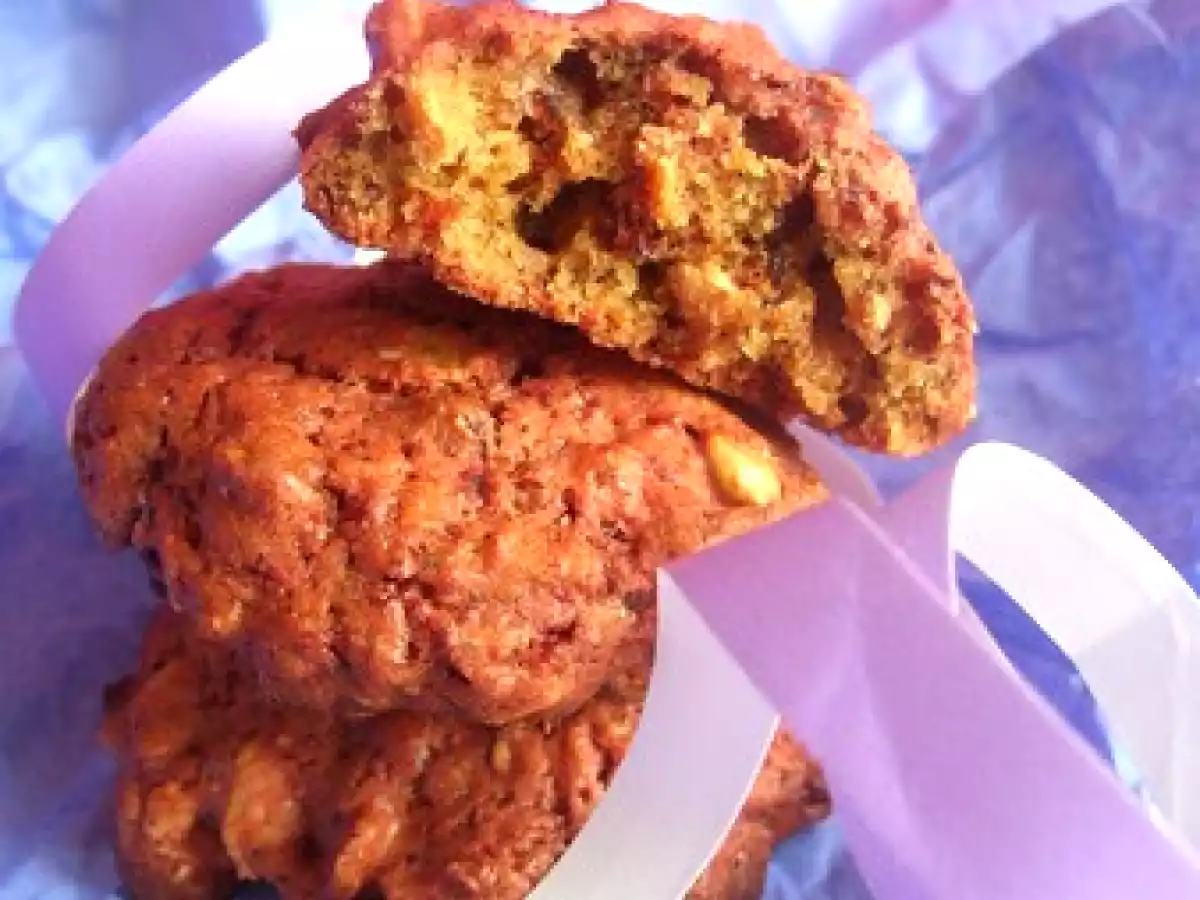 Roses cookies à la betterave et aux noisettes grillées