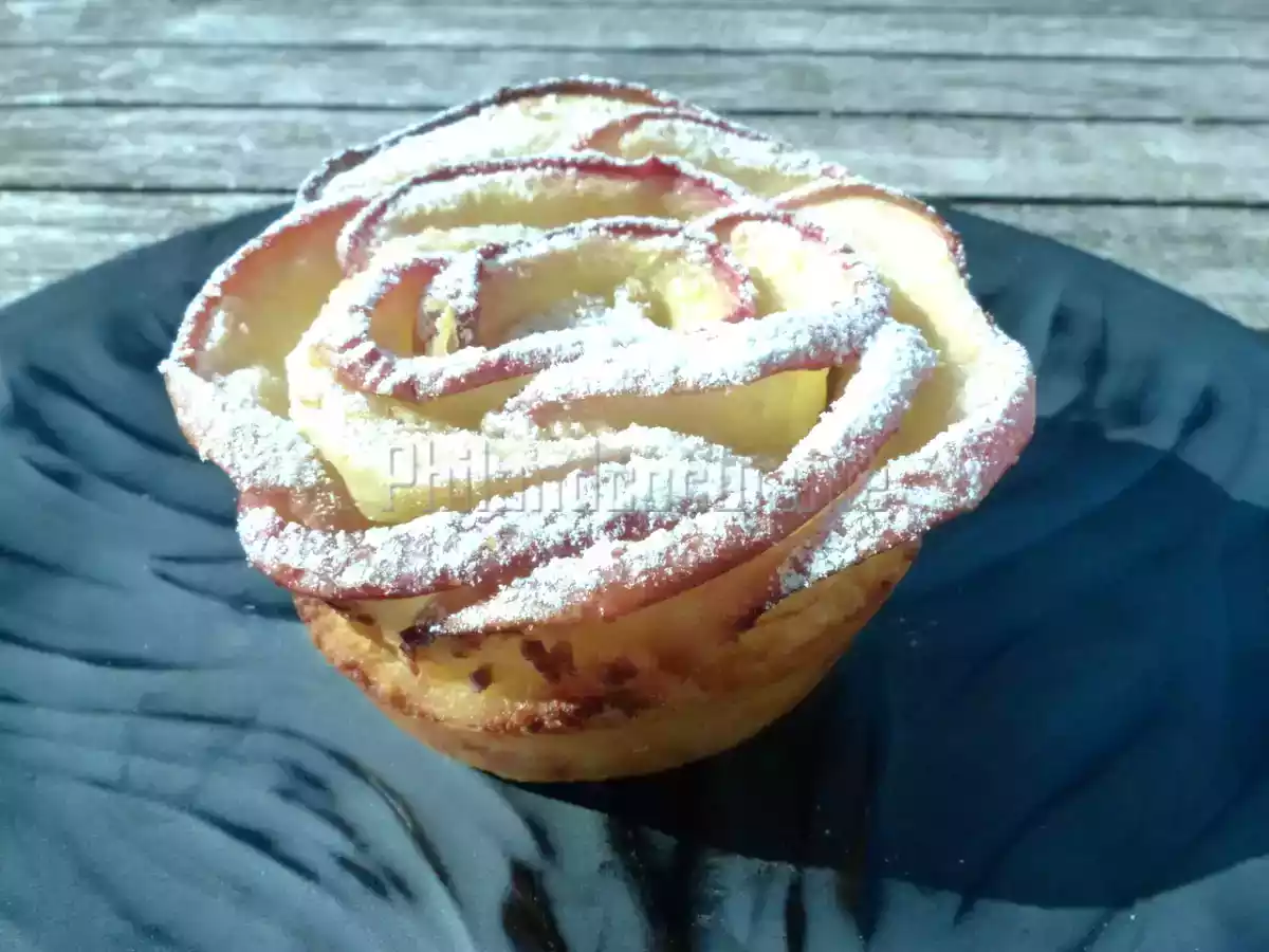 Roses feuilletées aux pommes et à la crème d'amande