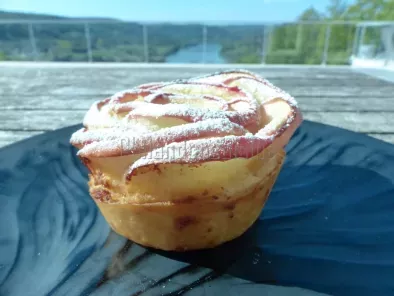 Roses feuilletées aux pommes et à la crème d'amande - photo 2