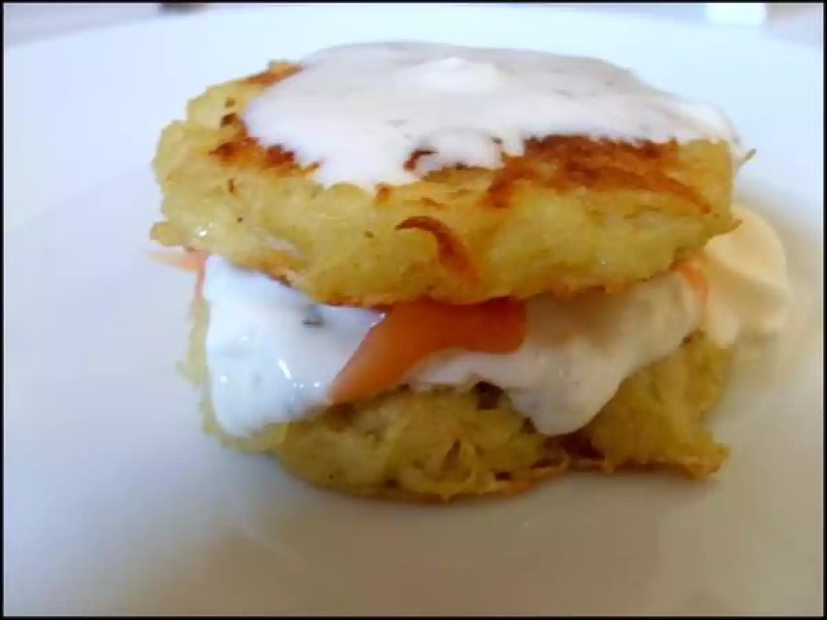 Röstis au saumon fumé, sauce au fromage blanc et chantilly à l'aneth - photo 2
