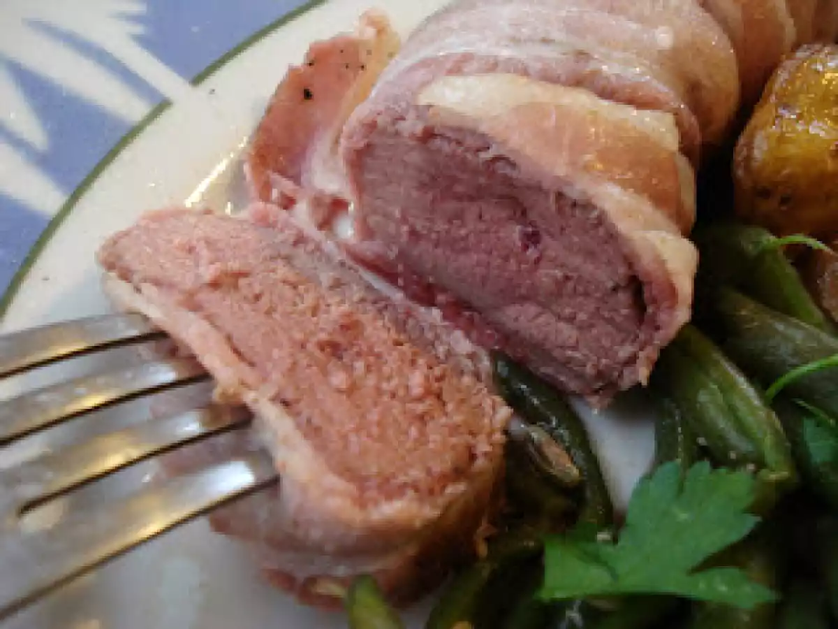 Rôti de magret en robe de lard et sa garniture - photo 2