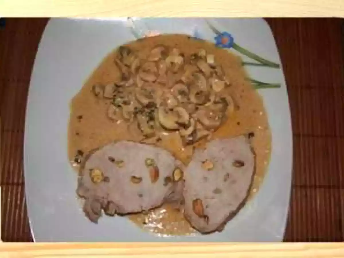 Roti de Porc aux Pistaches avec sa sauce moutarde