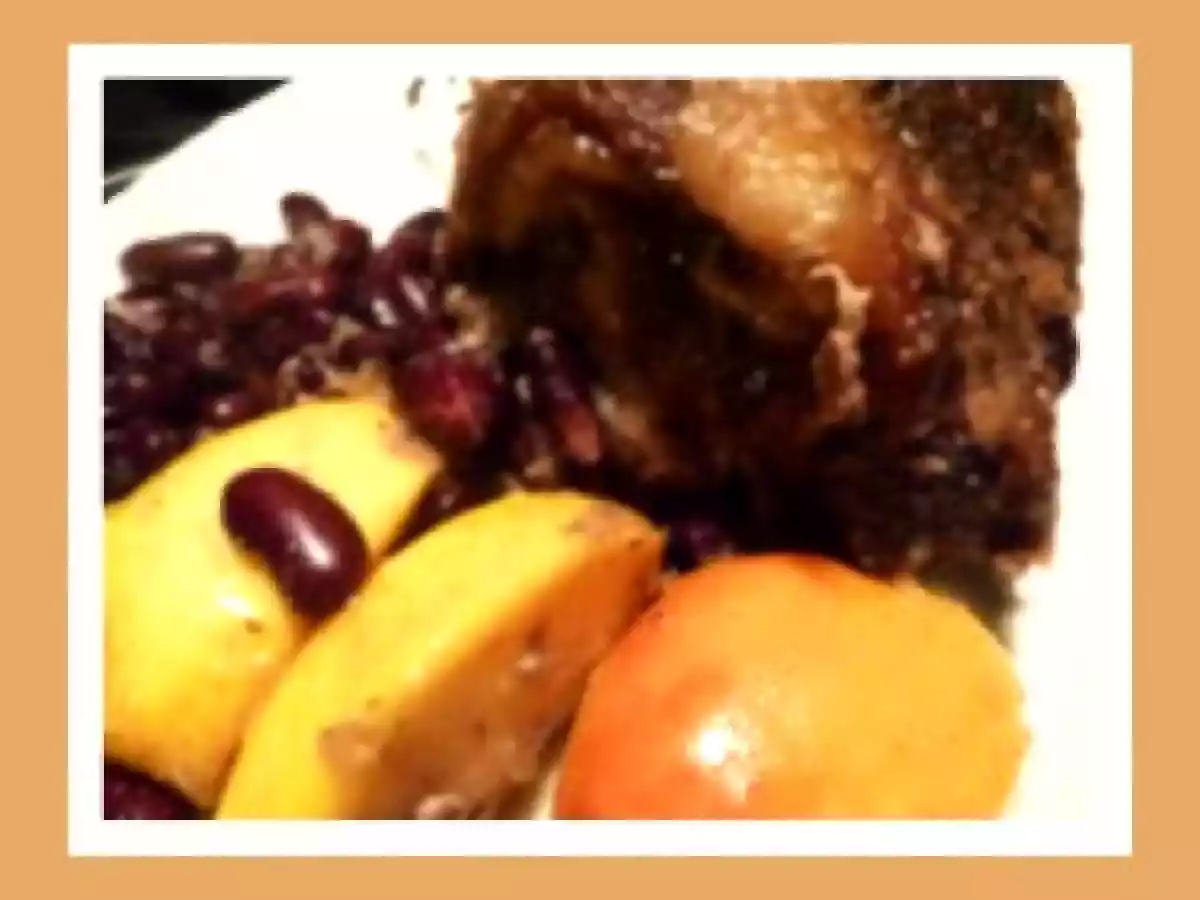 Rôti de porc aux pommes, aux haricots rouge et au vin rouge