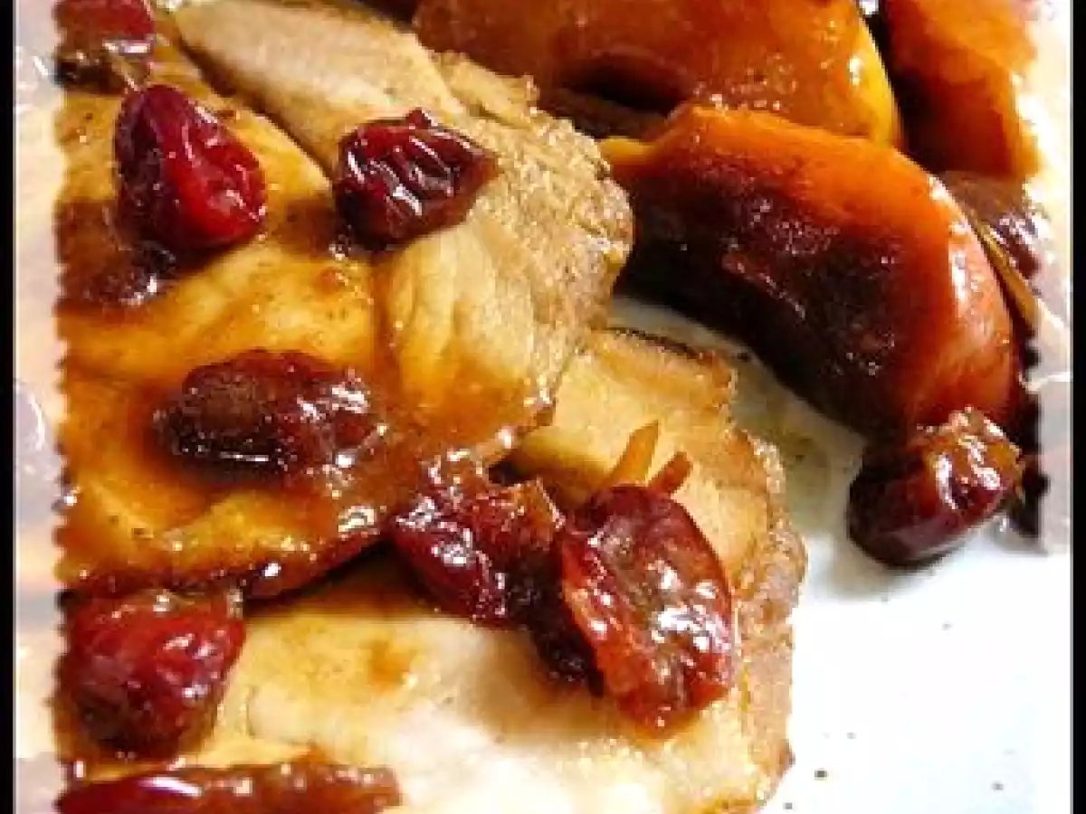 Rôti de porc caramelisé aux pommes et aux airelles