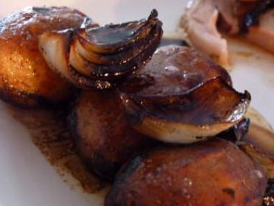 Roti de porc et pommes de terre/oignons rôties au balsamique