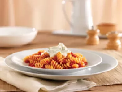 Rotini aux tomates italiennes en sauce et au fromage de chèvre