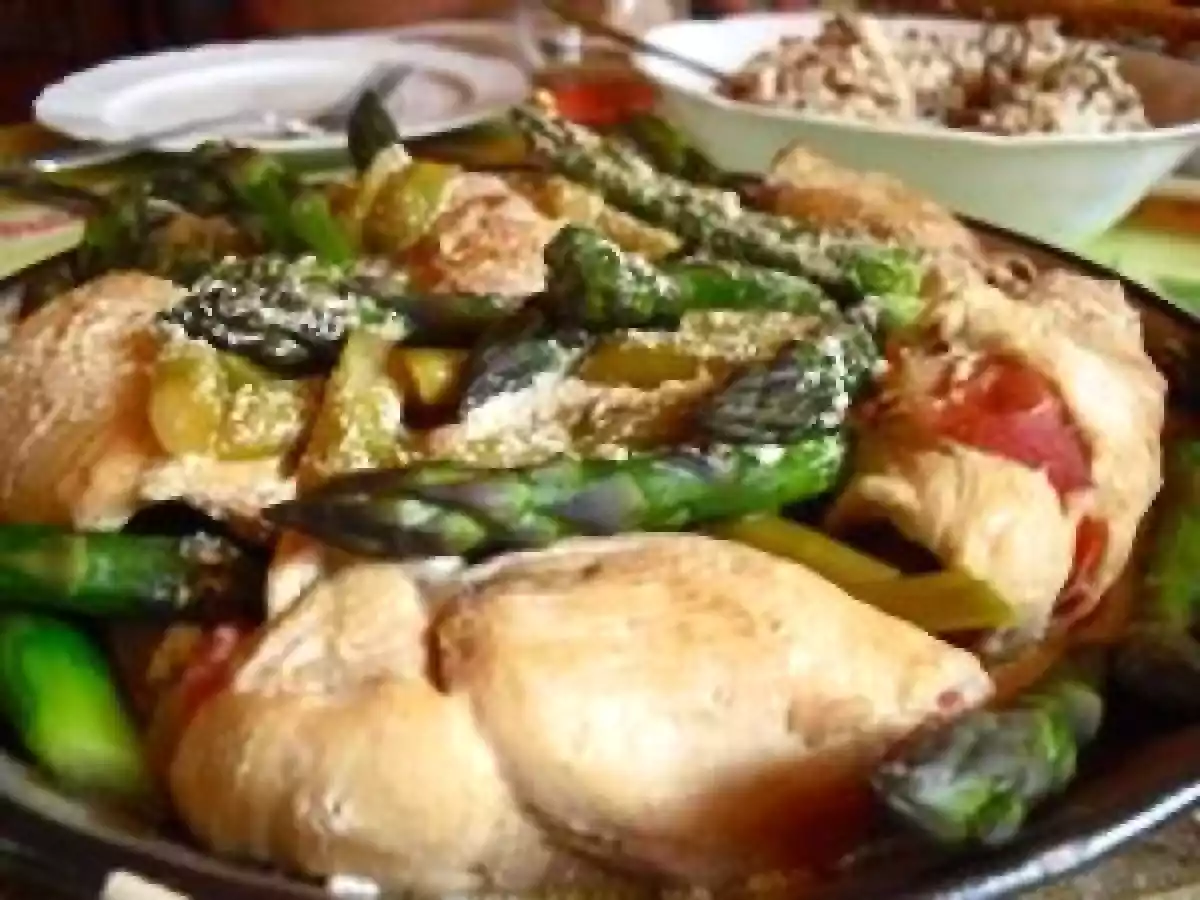 Roulades de poulet aux asperges, sauce bière