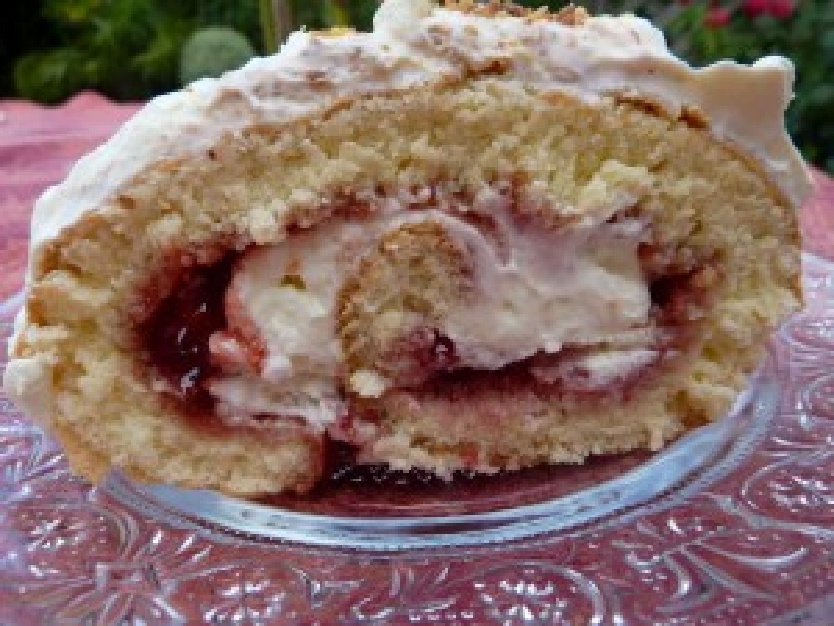 Roule A La Confiture De Fraise Et A La Chantilly Recette Ptitchef