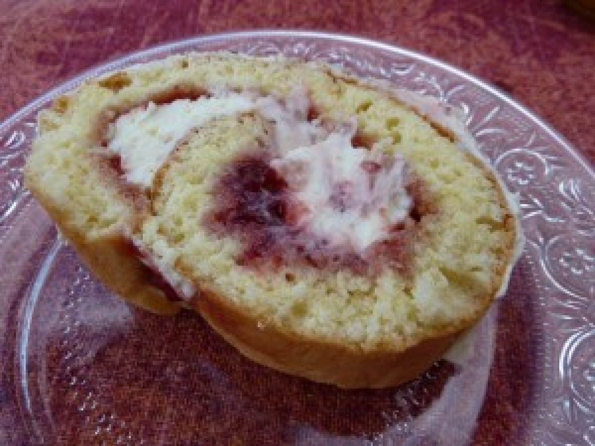 Roule A La Confiture De Fraise Et A La Chantilly Recette Ptitchef