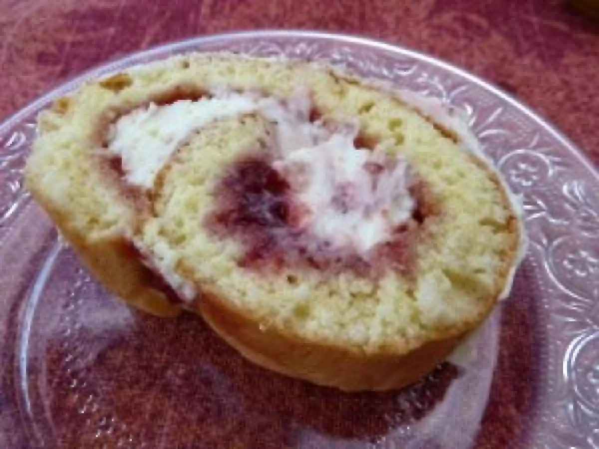Roulé à la confiture de fraise et à la chantilly - photo 2
