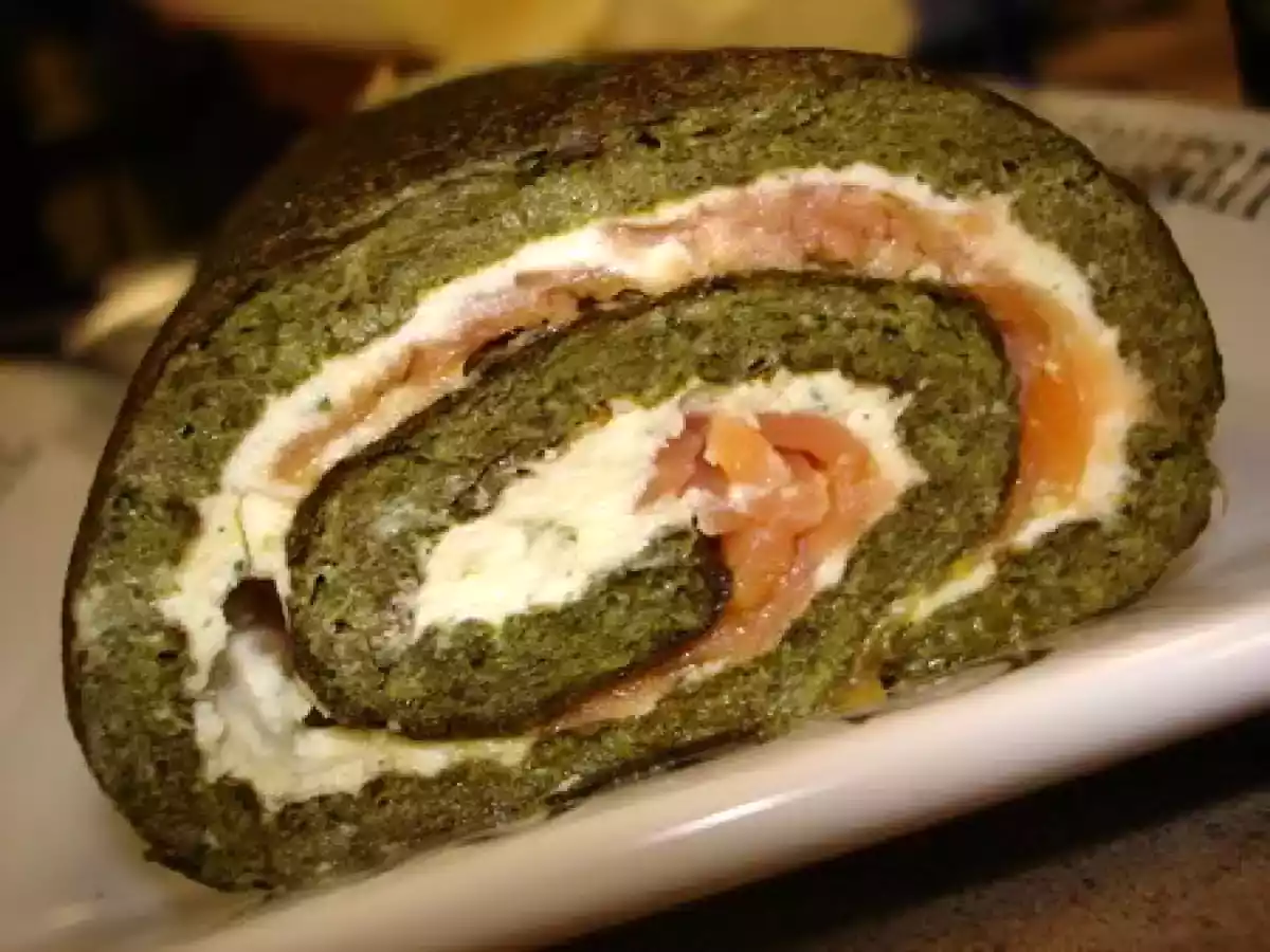 Roulé aux épinards, saumon fumé et boursin