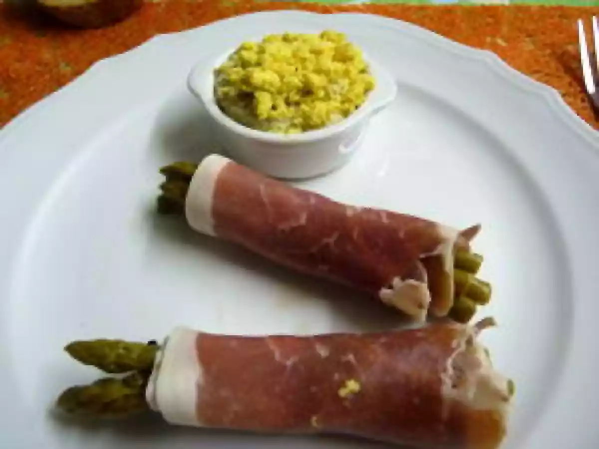 Roulé d'asperges au jambon de bayonne