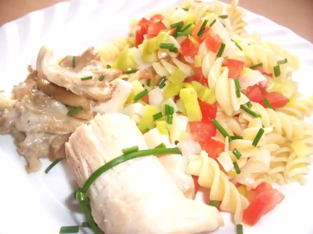 Roulé de dinde aux pleurotes et ses pâtes aux légumes