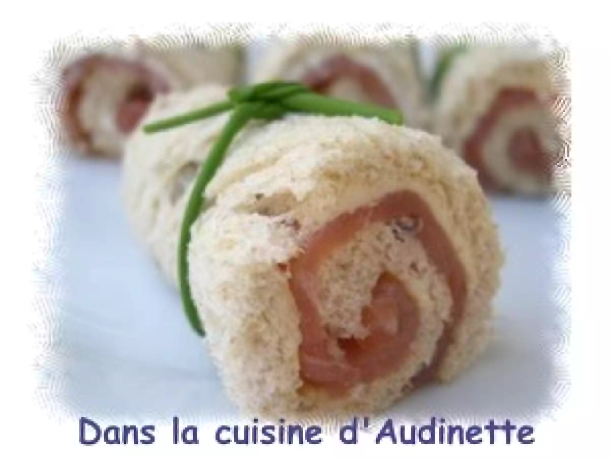 Roulé de pain de mie au saumon