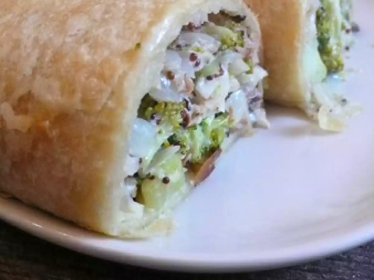 Roulé de pâte filo au brocoli et graines de moutarde