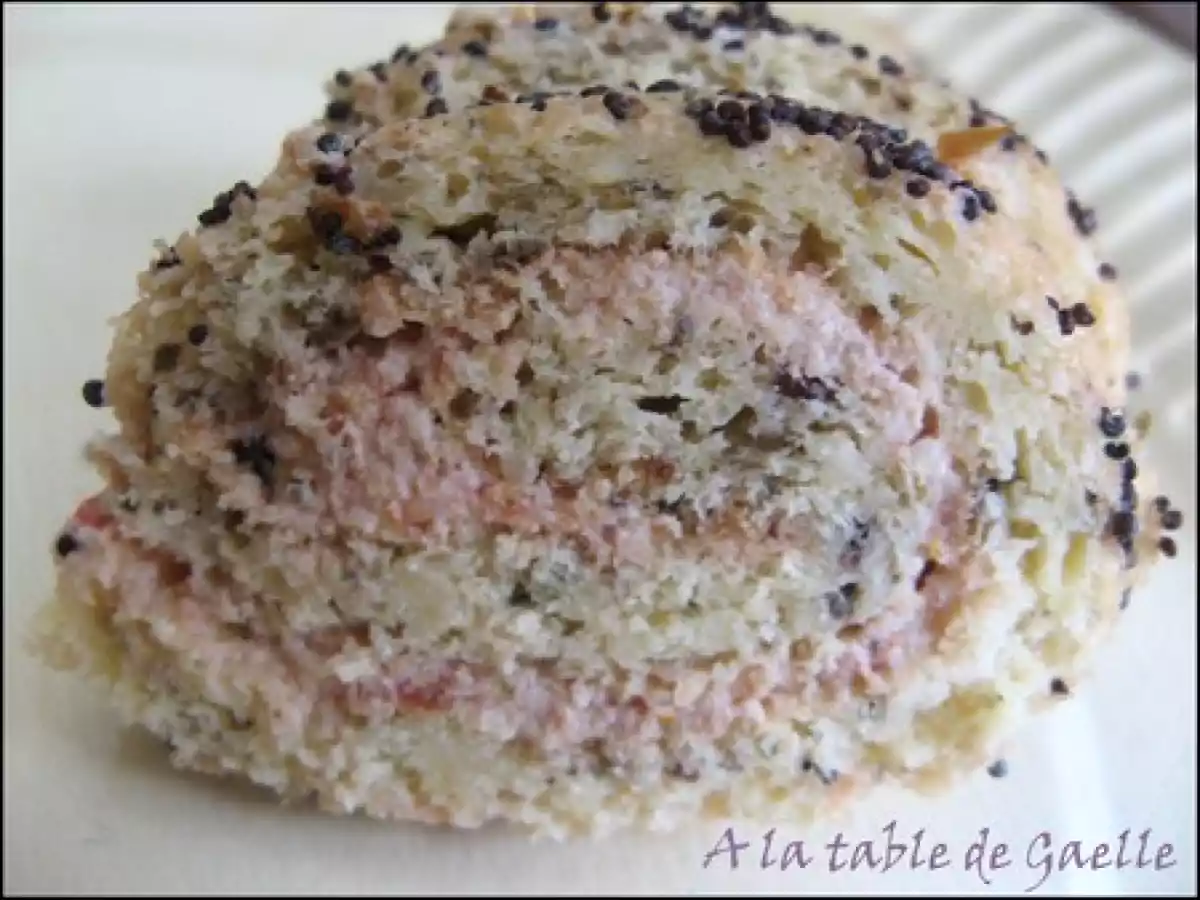 Roulé salé au parmesan et aux tomates séchées pour apéritif réussi !