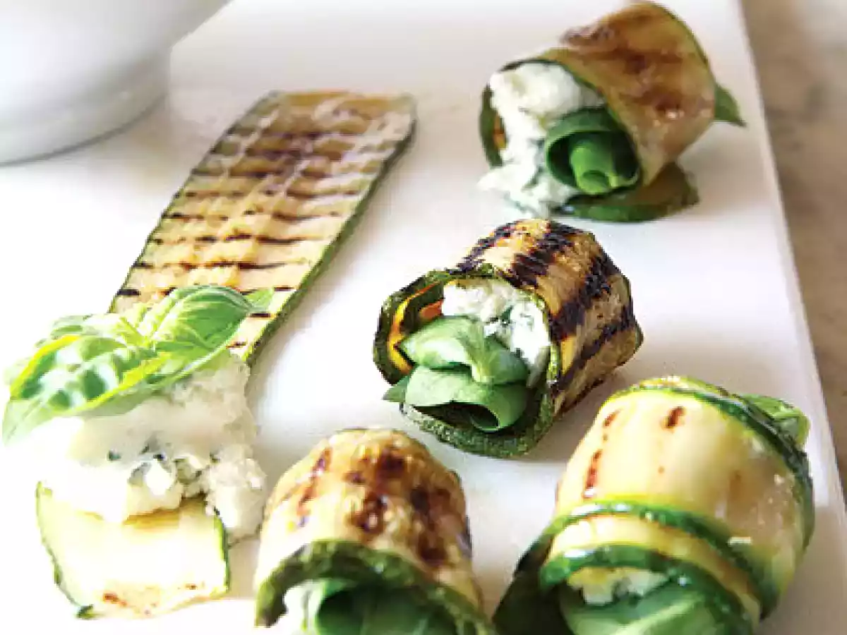 Rouleaux de courgettes grillées aux herbes et au fromage SANS GLUTEN
