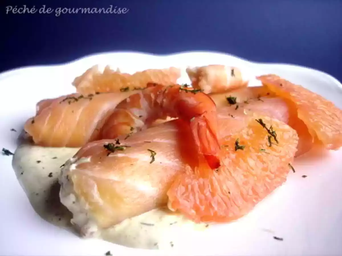 Rouleaux de saumon fumé aux crevettes et pamplemousse, sauce curry - photo 2