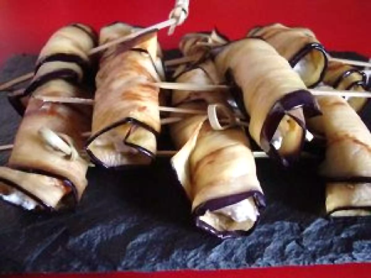 ROULES D'AUBERGINE, CHEVRE ET MENTHE