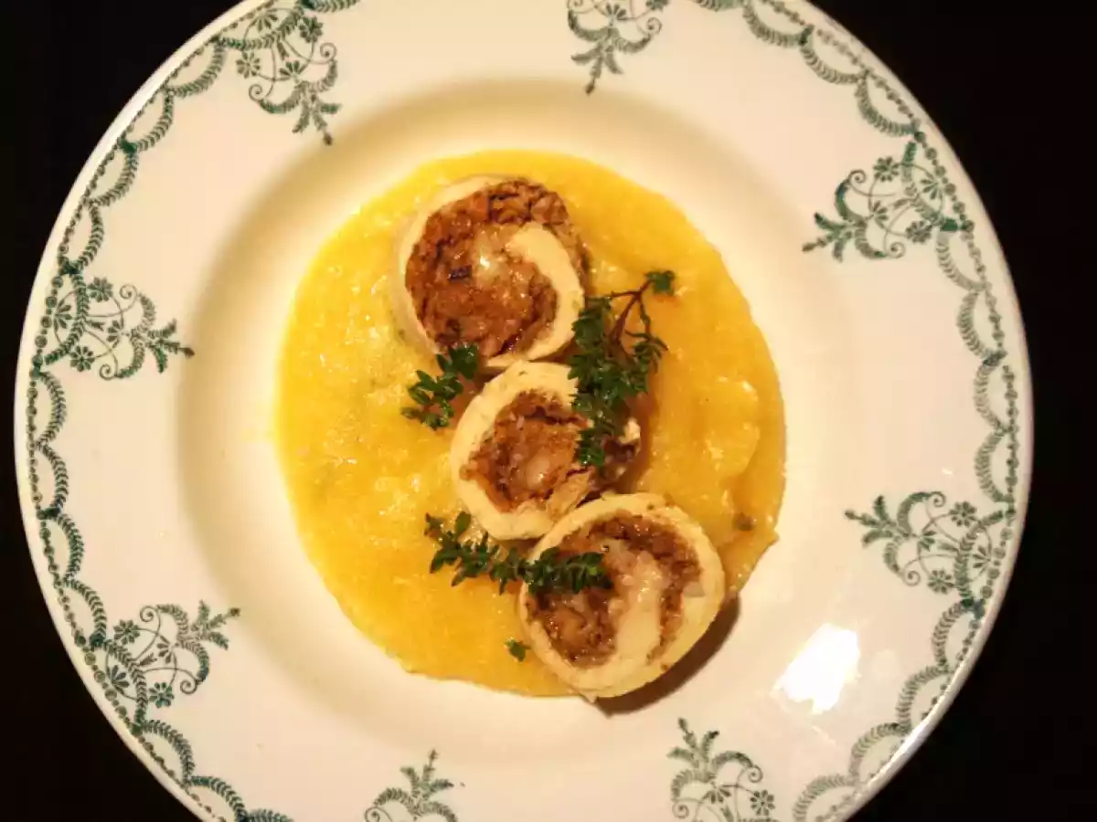 Roulés de poulet aux noix et polenta thym parmesan