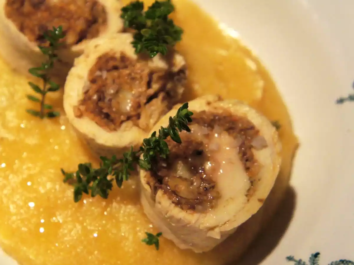 Roulés de poulet aux noix et polenta thym parmesan - photo 2