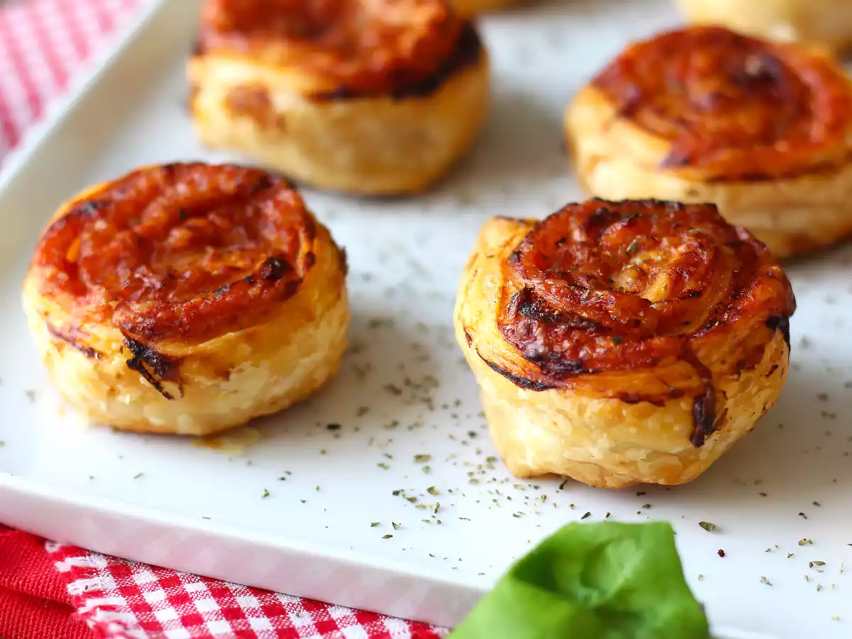 Roulés feuilletés au fromage et tomate : recette facile et rapide pour l'apéro! - photo 3