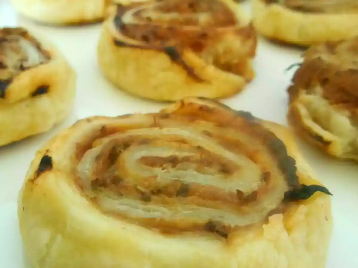 ROULÉS FEUILLETÉS THON À LA TOMATE