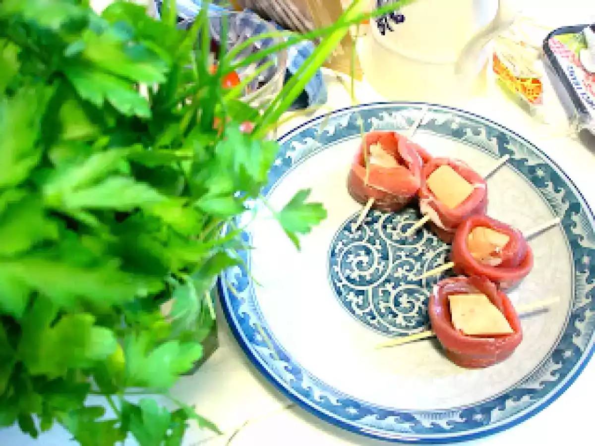 ROULETTES D'AIGUILLETTES DE CANARD AU FOIE GRAS