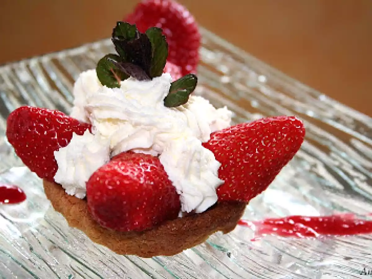 SABLE BRETON ET FRAISES A LA MOUSSE MASCARPONE