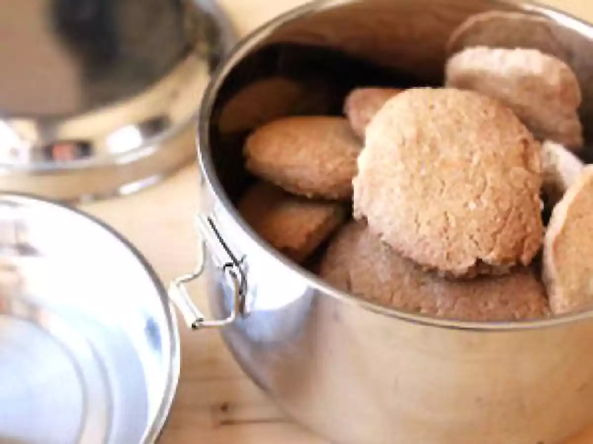 Sablés à la farine de sarrasin parfumés à la cannelle