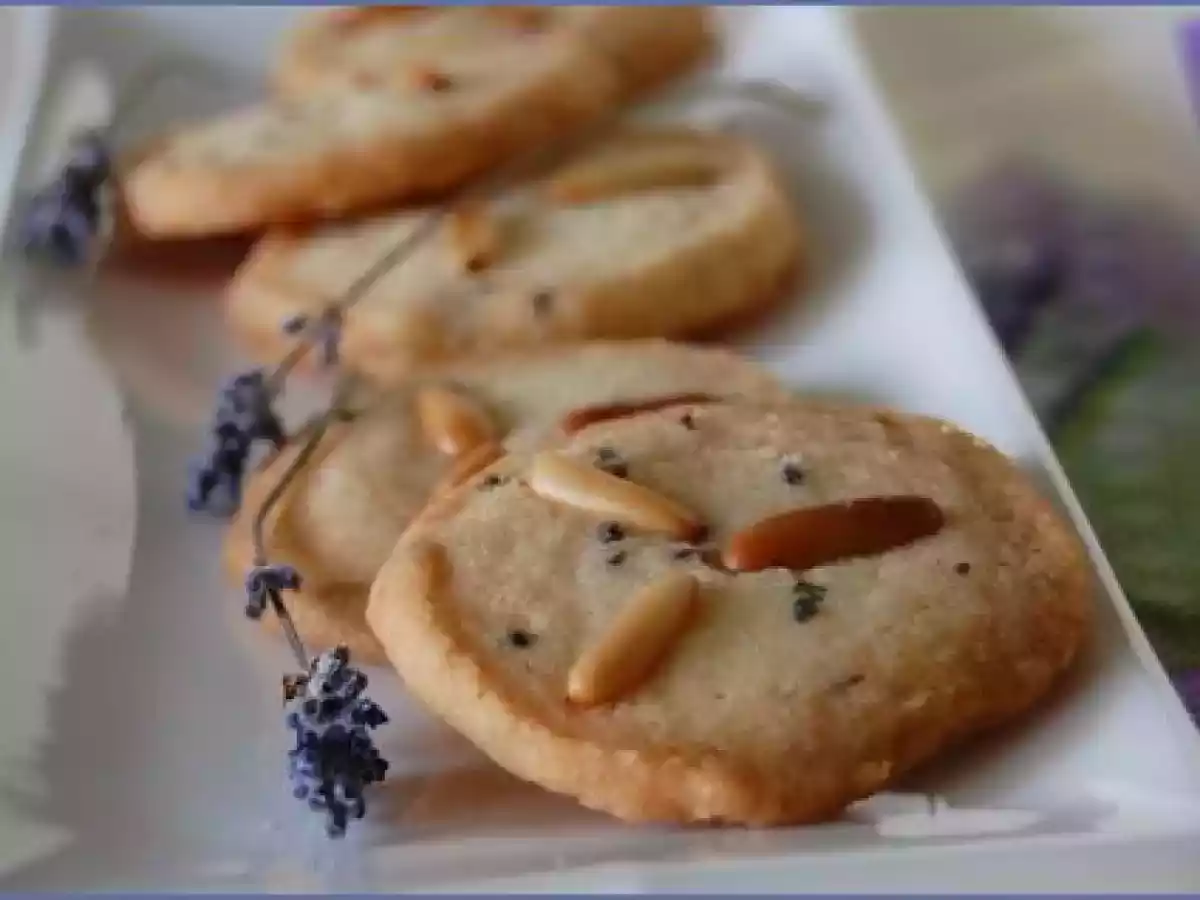 Sablés à la lavande et aux pignons de pin, sans gluten